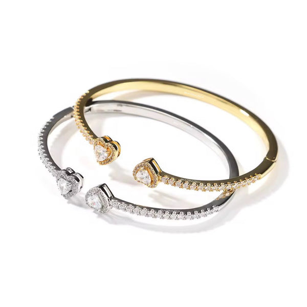 CLASSY HEART BANGLE