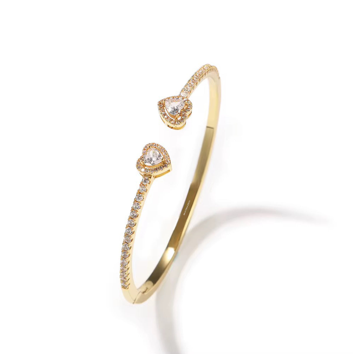 CLASSY HEART BANGLE