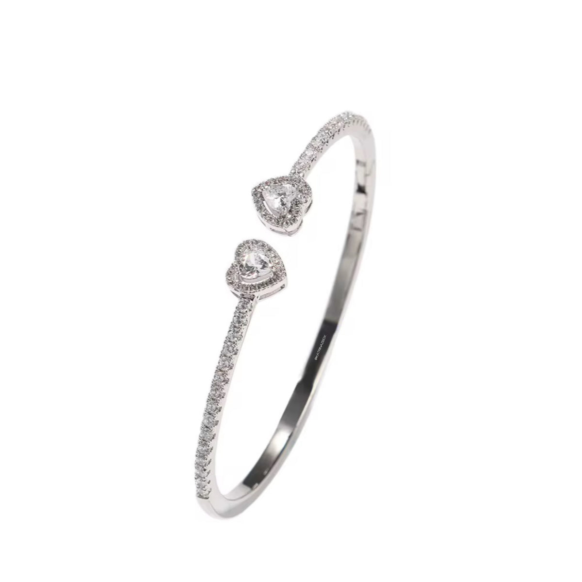 CLASSY HEART BANGLE