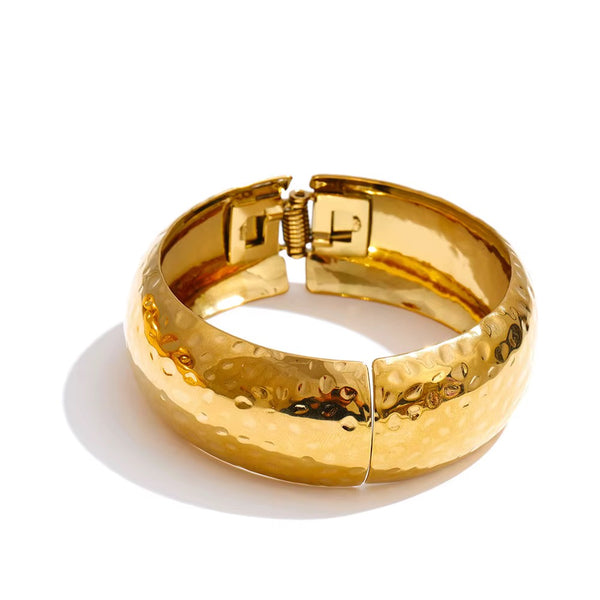TEXTURED CHUNKY BANGLE