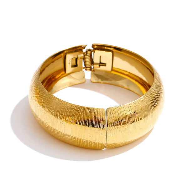 TEXTURED CHUNKY BANGLE