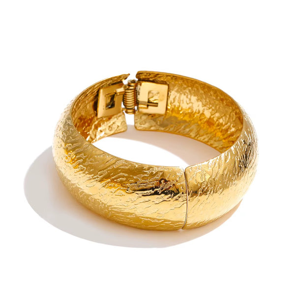 TEXTURED CHUNKY BANGLE