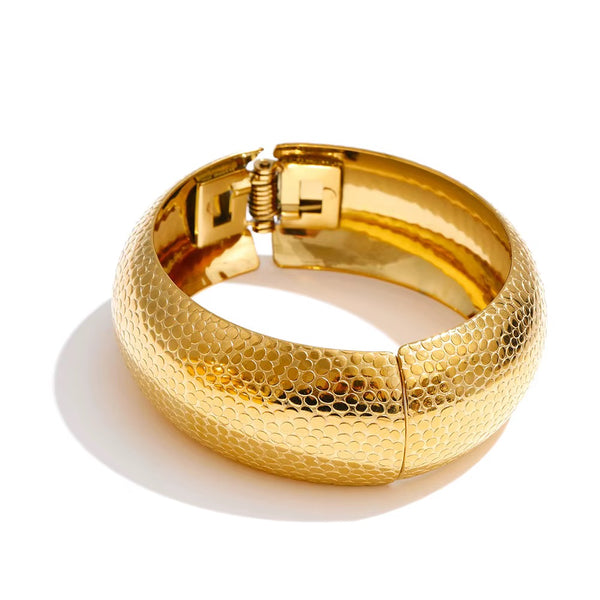 TEXTURED CHUNKY BANGLE