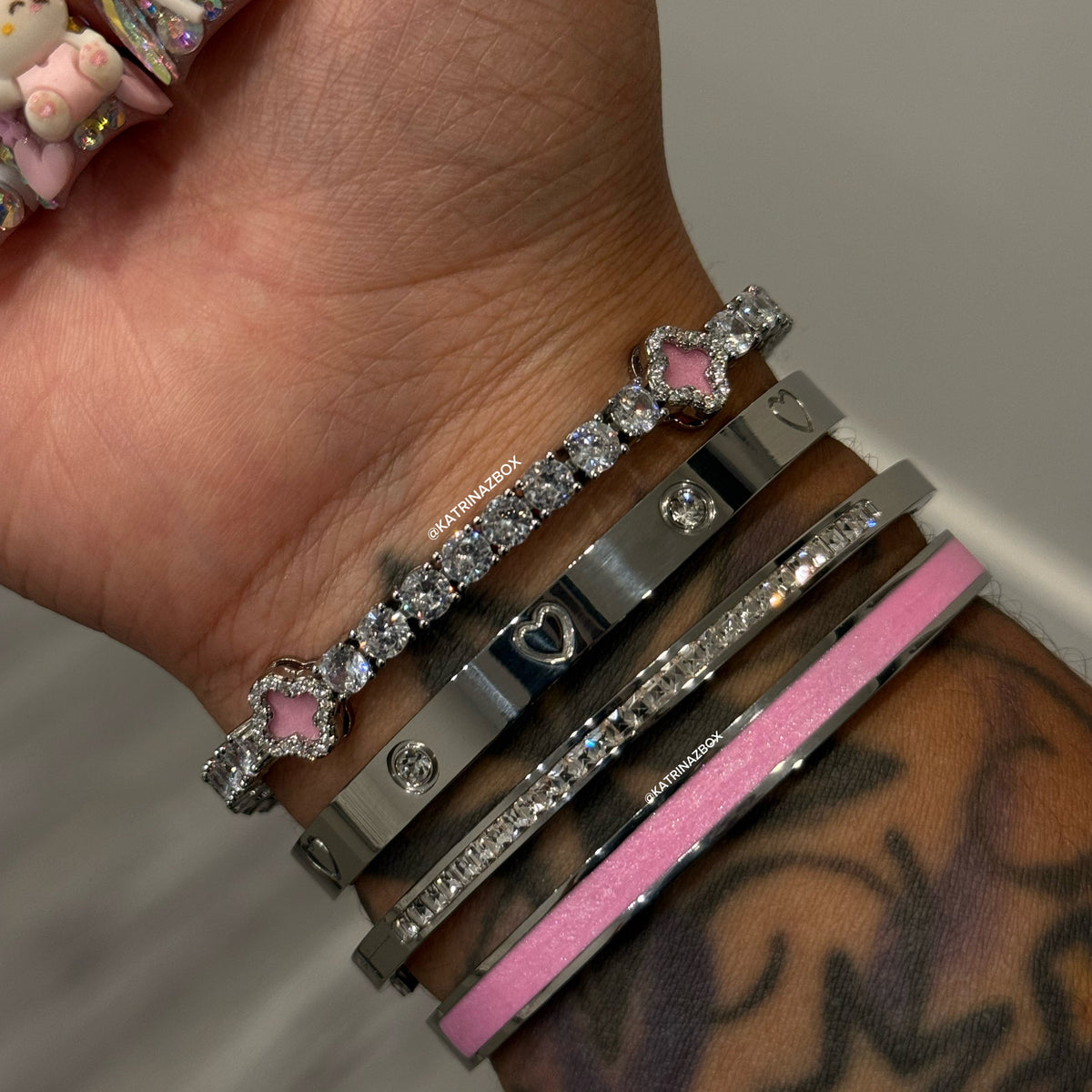 MAIN CHARACTER PINK BANGLE SET